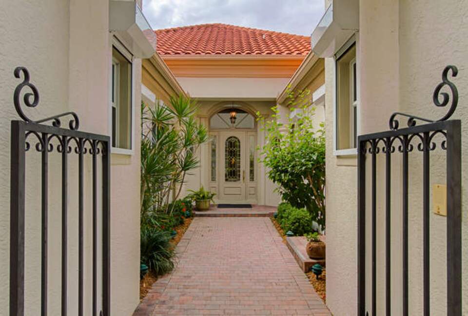 Sanibel Retreat on a Resort Island | Private country club golf course - Sanibel, Florida