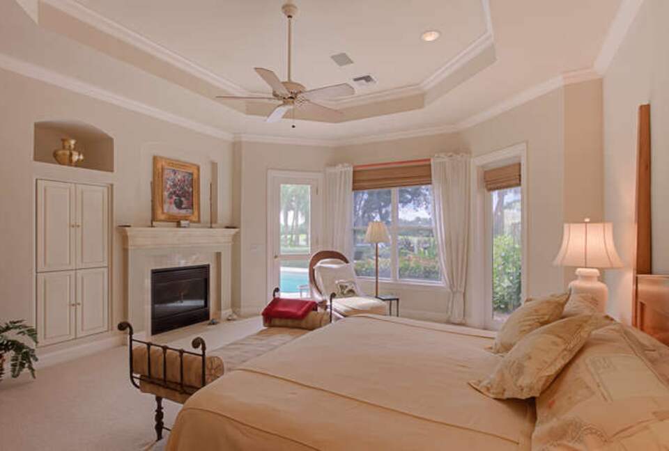 Sanibel Retreat on a Resort Island | Private country club golf course - Sanibel, Florida