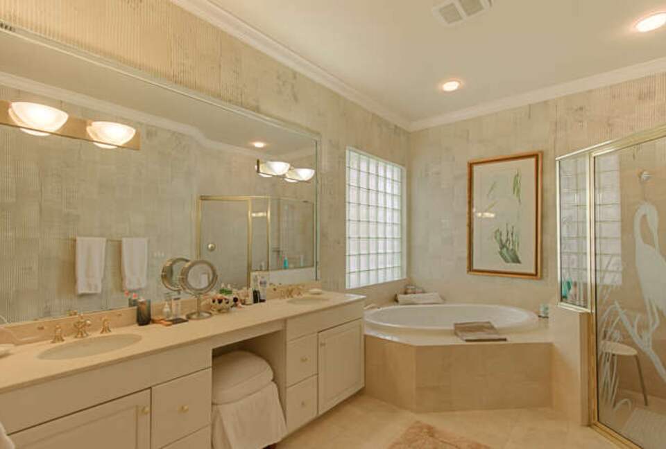 Sanibel Retreat on a Resort Island | Private country club golf course - Sanibel, Florida