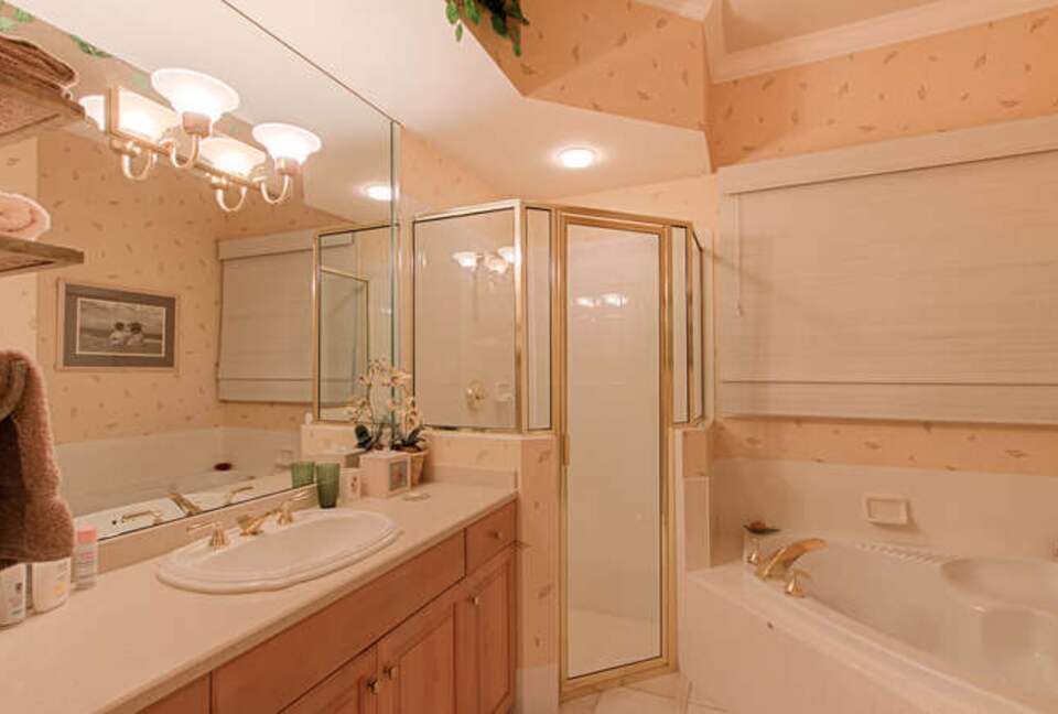 Sanibel Retreat on a Resort Island | Private country club golf course - Sanibel, Florida