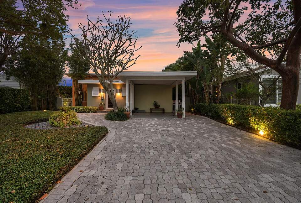 Warm West Palm Oasis with Heated Pool just off Intercoastal - West Palm Beach, Florida