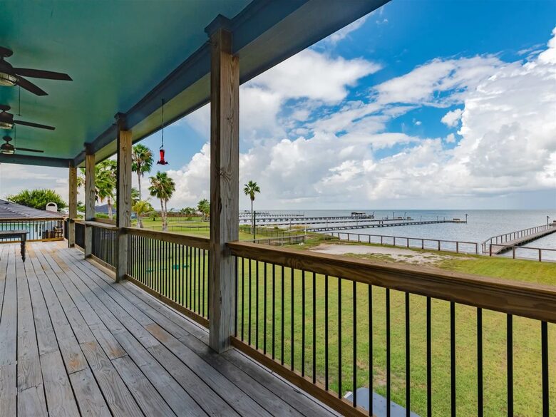 Tequila Sunset | With private pier and hot tub - Rockport, Texas