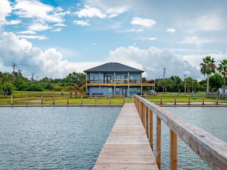 Tequila Sunset | With private pier and hot tub - Rockport, Texas