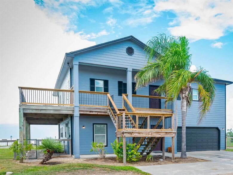 Tequila Sunset | With private pier and hot tub - Rockport, Texas