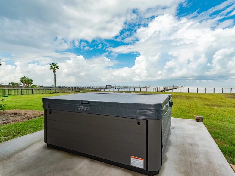 Tequila Sunset | With private pier and hot tub - Rockport, Texas