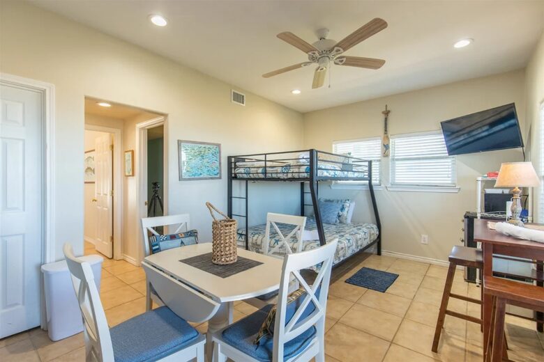 Tequila Sunset | With private pier and hot tub - Rockport, Texas