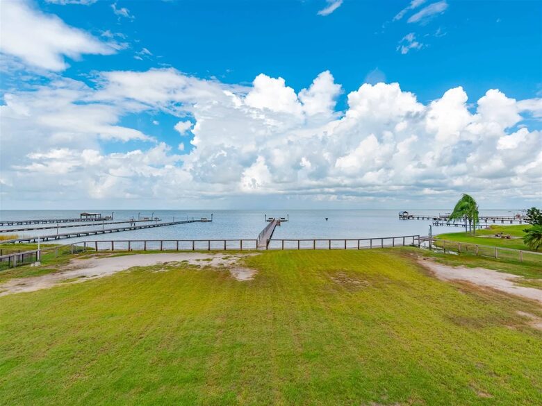 Tequila Sunset | With private pier and hot tub - Rockport, Texas