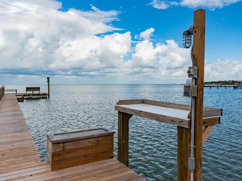Tequila Sunset | With private pier and hot tub - Rockport, Texas