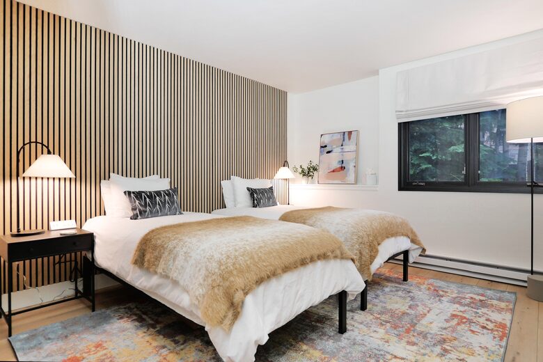 2nd bedroom with either twin or king bed configuration