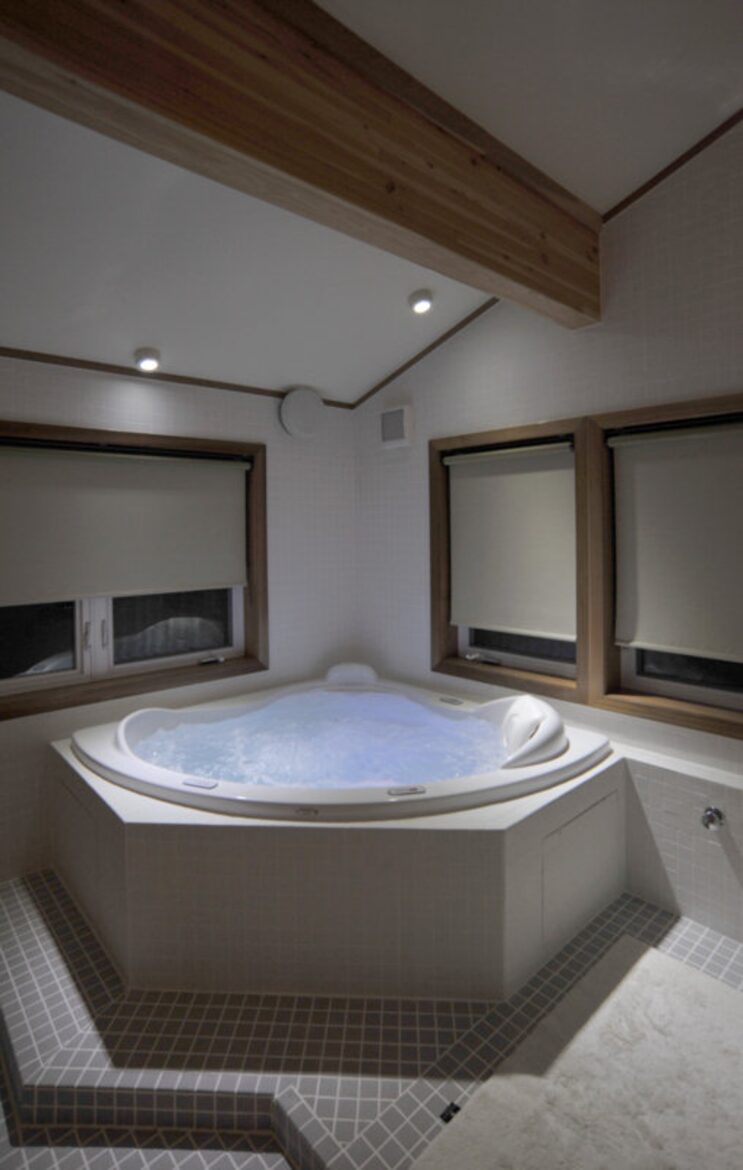 Aroha - Rusutsu, Japan