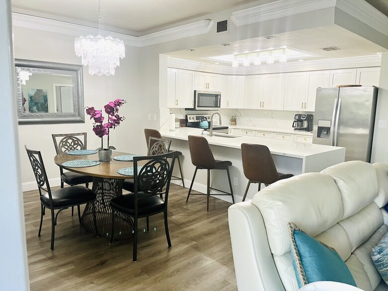 Kitchen and dining room table for 6
