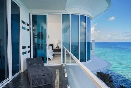 FIN | Three Bedroom Single Level Residence | International Property Award Winner - George Town, Cayman Islands