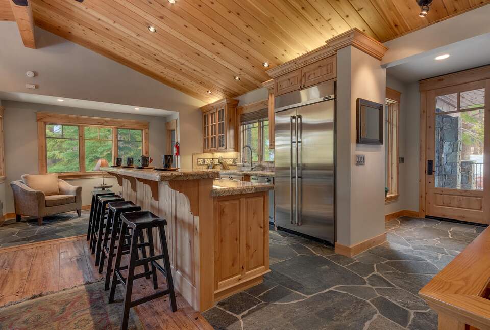 Timber Lodge | With arcade, foosball, spa, 5 minutes to Heavenly Ski Resort - South Lake Tahoe, California