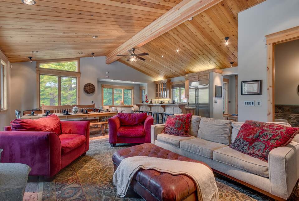 Timber Lodge | With arcade, foosball, spa, 5 minutes to Heavenly Ski Resort - South Lake Tahoe, California