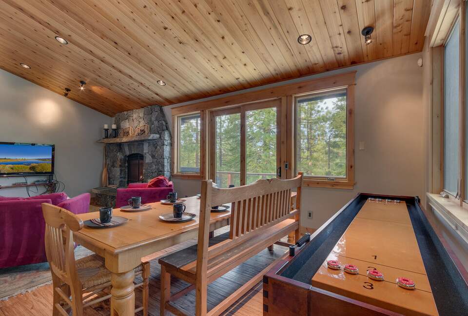 Timber Lodge | With arcade, foosball, spa, 5 minutes to Heavenly Ski Resort - South Lake Tahoe, California