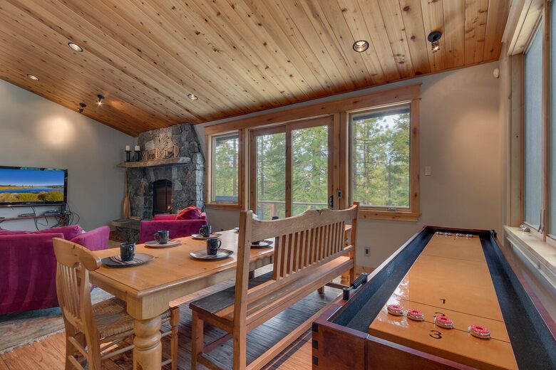 Timber Lodge | With arcade, foosball, spa, 5 minutes to Heavenly Ski Resort - South Lake Tahoe, California
