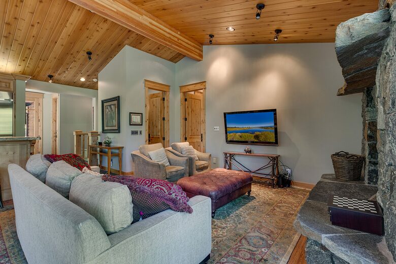 Timber Lodge | With arcade, foosball, spa, 5 minutes to Heavenly Ski Resort - South Lake Tahoe, California