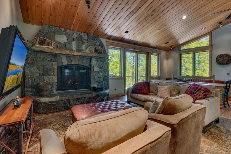 Timber Lodge | With arcade, foosball, spa, 5 minutes to Heavenly Ski Resort - South Lake Tahoe, California