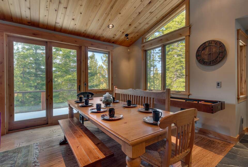Timber Lodge | With arcade, foosball, spa, 5 minutes to Heavenly Ski Resort - South Lake Tahoe, California