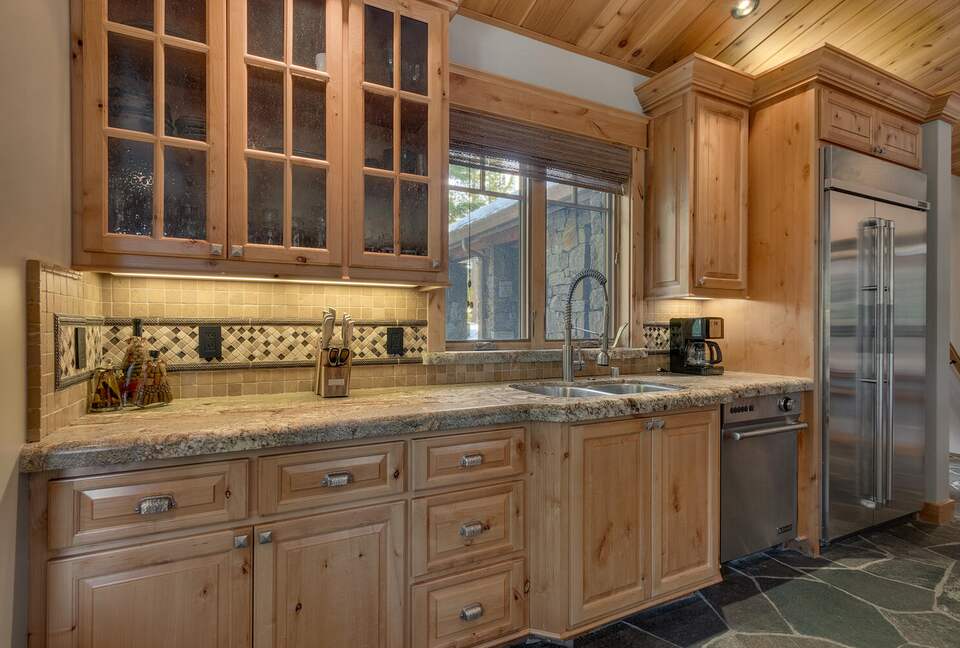 Timber Lodge | With arcade, foosball, spa, 5 minutes to Heavenly Ski Resort - South Lake Tahoe, California