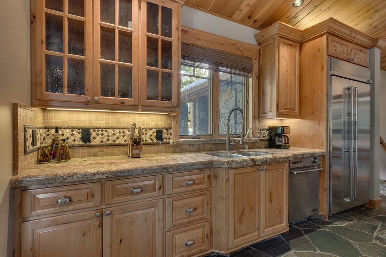 Timber Lodge | With arcade, foosball, spa, 5 minutes to Heavenly Ski Resort - South Lake Tahoe, California