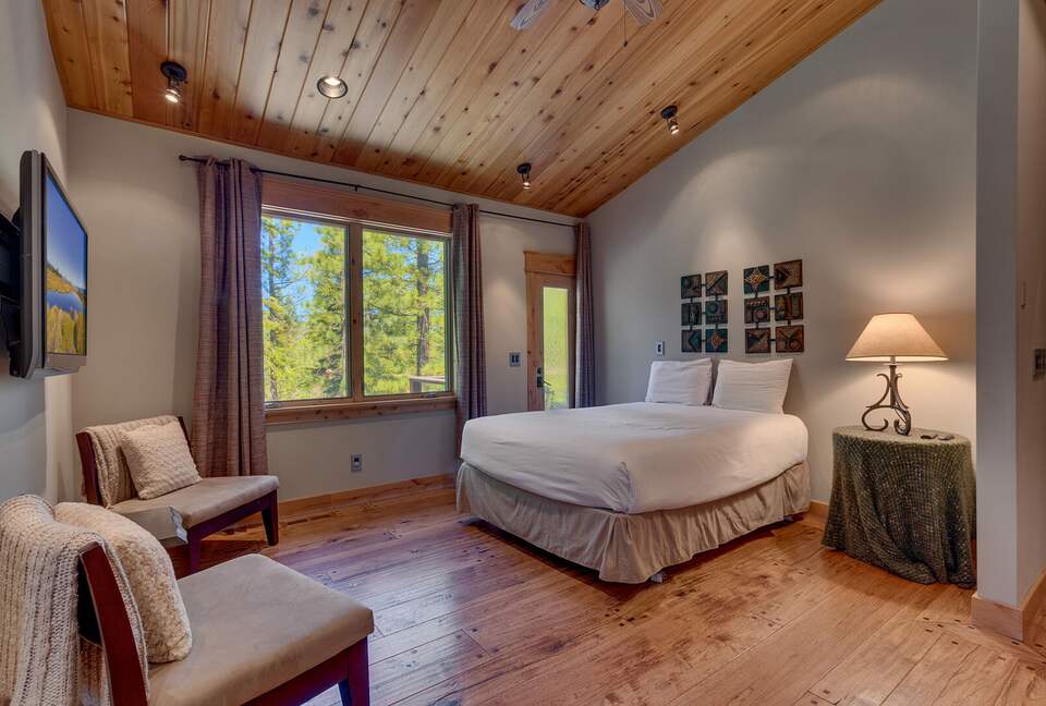 Timber Lodge | With arcade, foosball, spa, 5 minutes to Heavenly Ski Resort - South Lake Tahoe, California