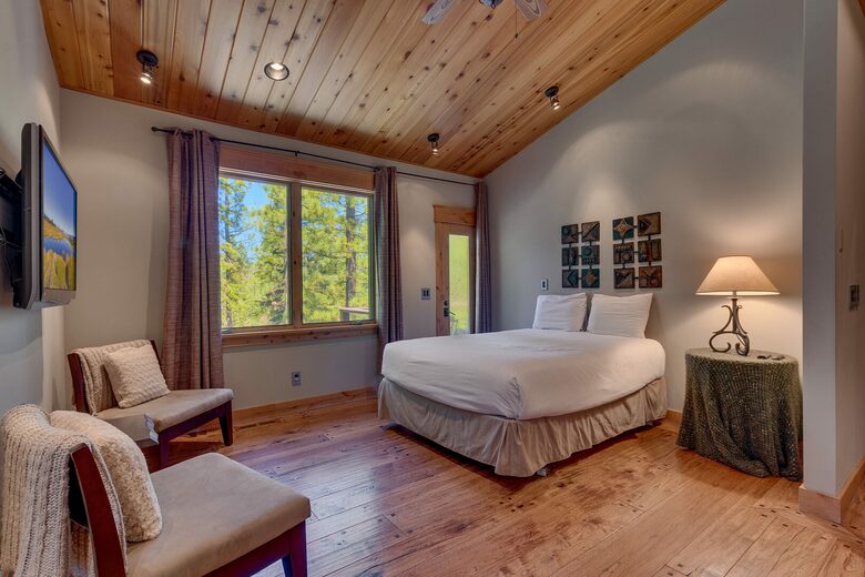 Timber Lodge | With arcade, foosball, spa, 5 minutes to Heavenly Ski Resort - South Lake Tahoe, California