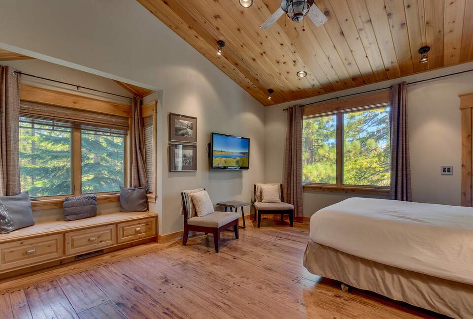 Timber Lodge | With arcade, foosball, spa, 5 minutes to Heavenly Ski Resort - South Lake Tahoe, California