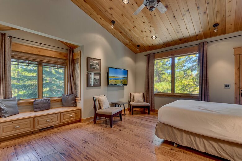 Timber Lodge | With arcade, foosball, spa, 5 minutes to Heavenly Ski Resort - South Lake Tahoe, California
