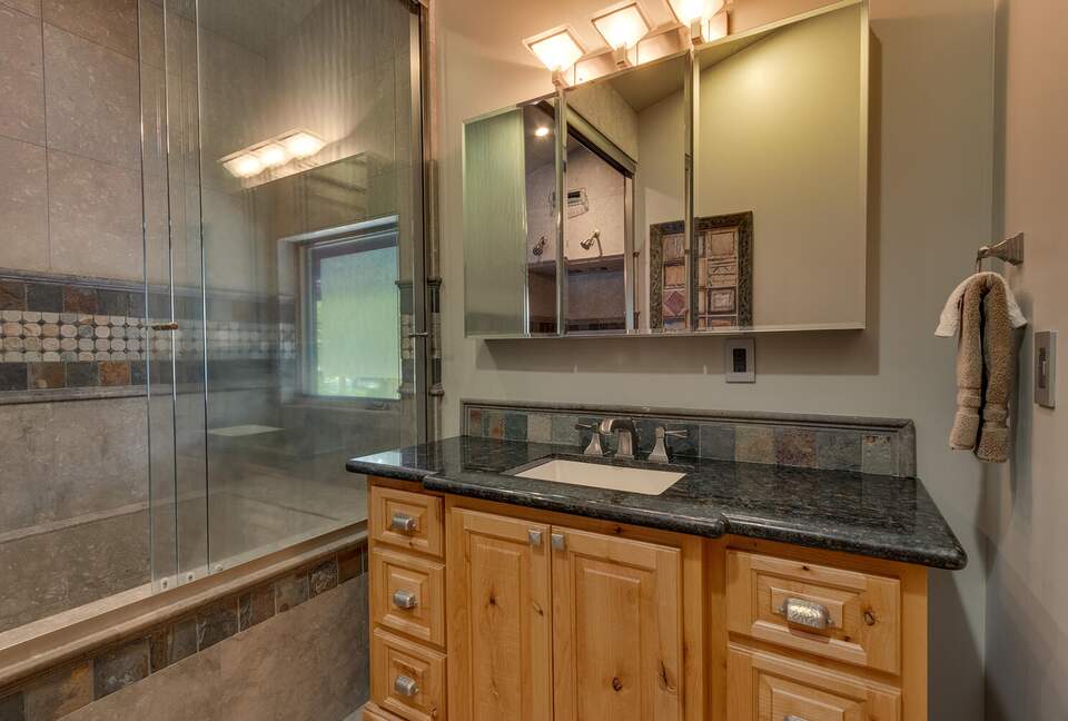 Timber Lodge | With arcade, foosball, spa, 5 minutes to Heavenly Ski Resort - South Lake Tahoe, California