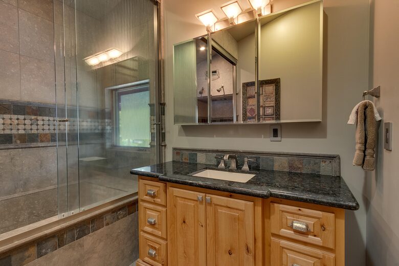 Timber Lodge | With arcade, foosball, spa, 5 minutes to Heavenly Ski Resort - South Lake Tahoe, California