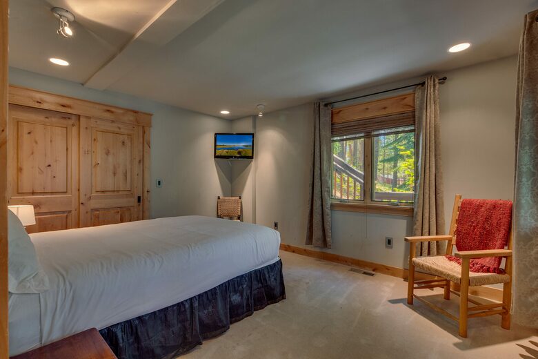 Timber Lodge | With arcade, foosball, spa, 5 minutes to Heavenly Ski Resort - South Lake Tahoe, California