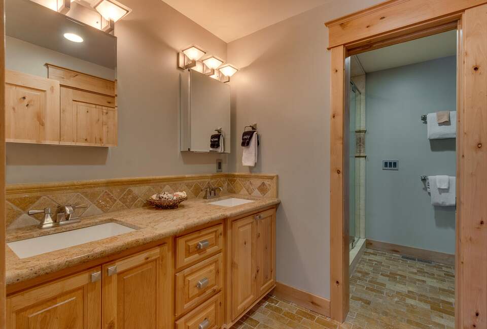 Timber Lodge | With arcade, foosball, spa, 5 minutes to Heavenly Ski Resort - South Lake Tahoe, California