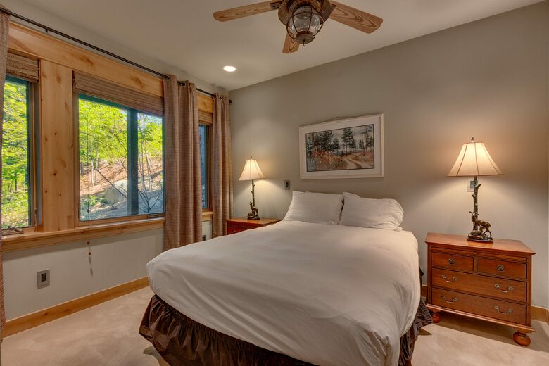 Timber Lodge | With arcade, foosball, spa, 5 minutes to Heavenly Ski Resort - South Lake Tahoe, California