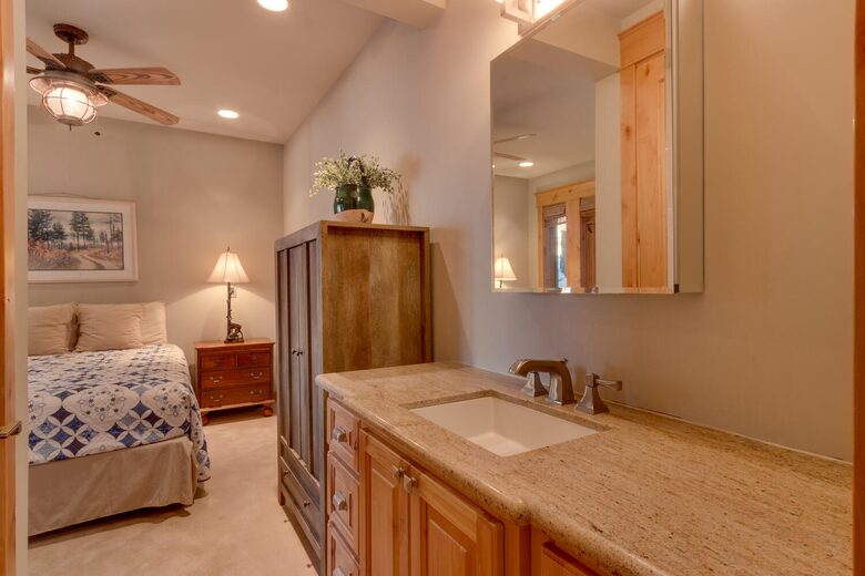 Timber Lodge | With arcade, foosball, spa, 5 minutes to Heavenly Ski Resort - South Lake Tahoe, California