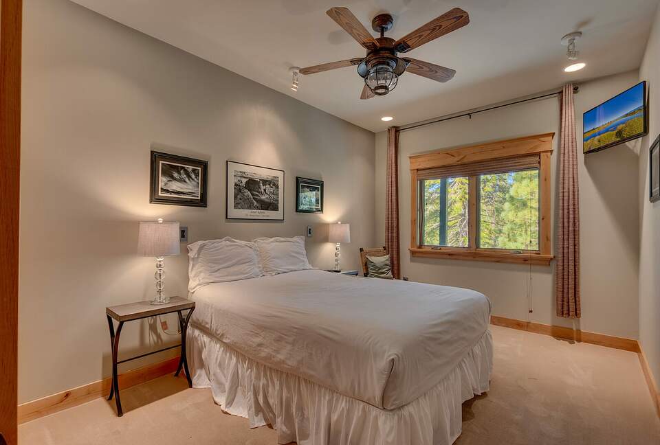 Timber Lodge | With arcade, foosball, spa, 5 minutes to Heavenly Ski Resort - South Lake Tahoe, California