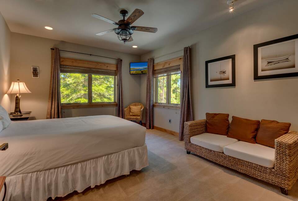 Timber Lodge | With arcade, foosball, spa, 5 minutes to Heavenly Ski Resort - South Lake Tahoe, California