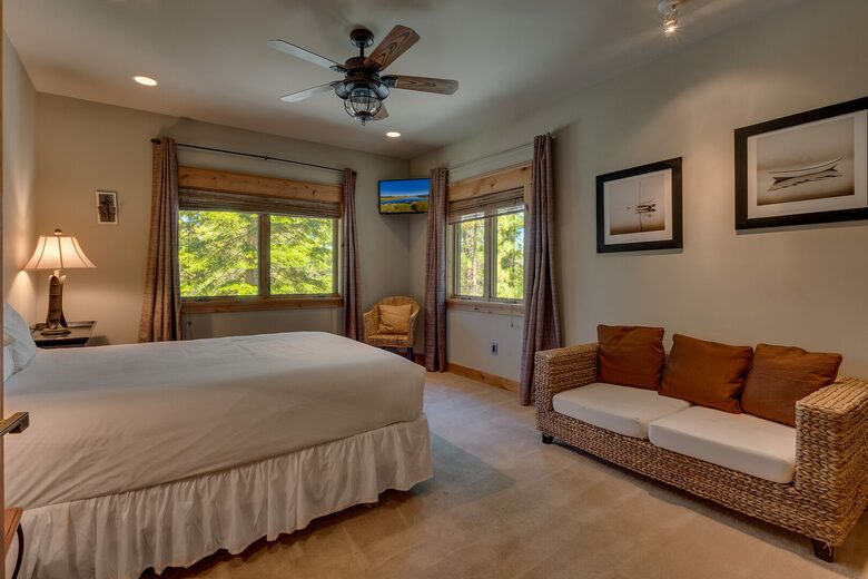 Timber Lodge | With arcade, foosball, spa, 5 minutes to Heavenly Ski Resort - South Lake Tahoe, California