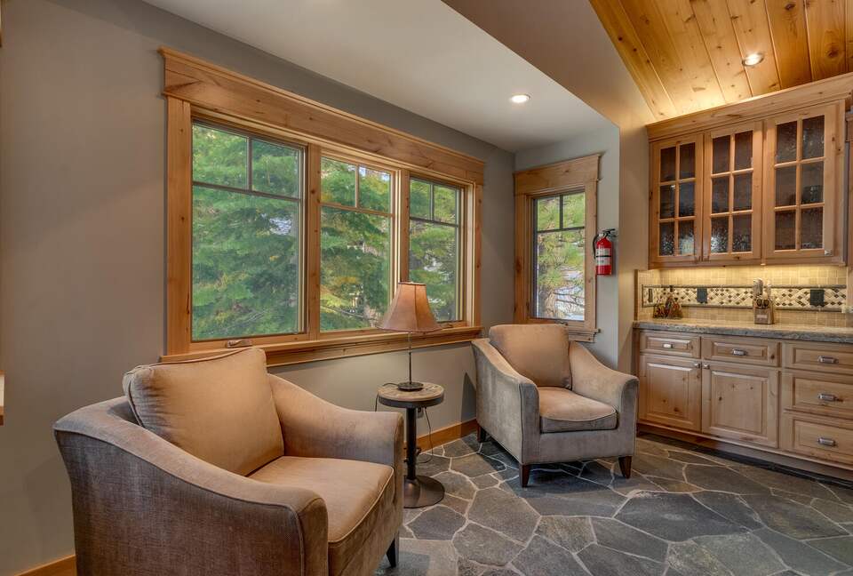 Timber Lodge | With arcade, foosball, spa, 5 minutes to Heavenly Ski Resort - South Lake Tahoe, California