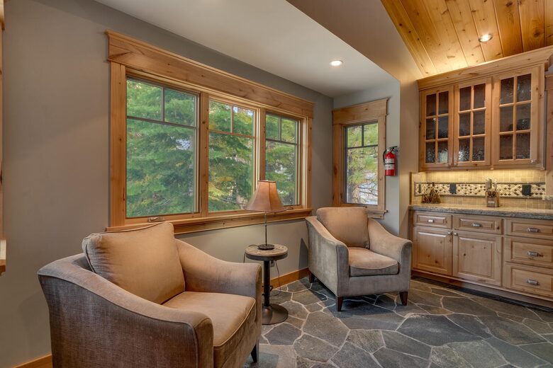 Timber Lodge | With arcade, foosball, spa, 5 minutes to Heavenly Ski Resort - South Lake Tahoe, California