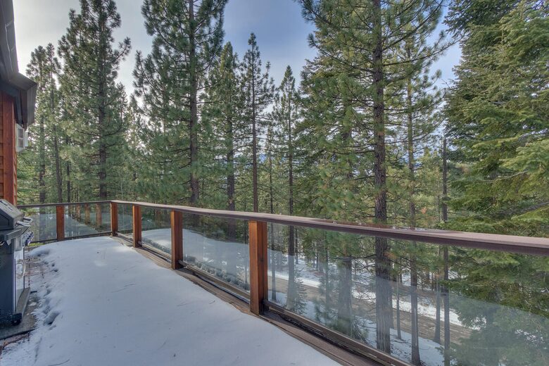 Timber Lodge | With arcade, foosball, spa, 5 minutes to Heavenly Ski Resort - South Lake Tahoe, California