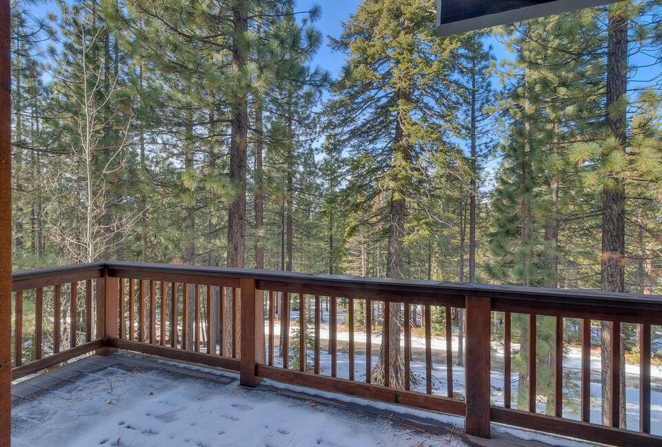 Timber Lodge | With arcade, foosball, spa, 5 minutes to Heavenly Ski Resort - South Lake Tahoe, California