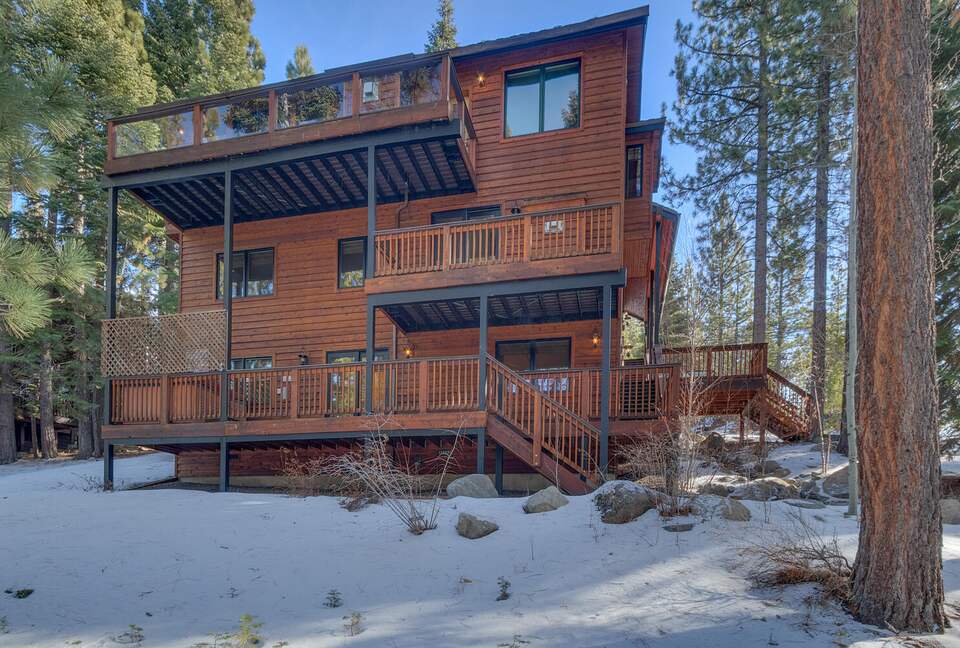 Timber Lodge | With arcade, foosball, spa, 5 minutes to Heavenly Ski Resort - South Lake Tahoe, California