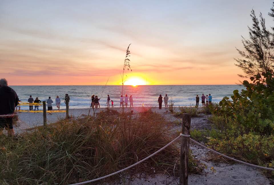 Sanibel Retreat on a Resort Island | Private country club golf course - Sanibel, Florida