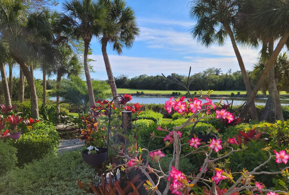 Sanibel Retreat on a Resort Island | Private country club golf course - Sanibel, Florida