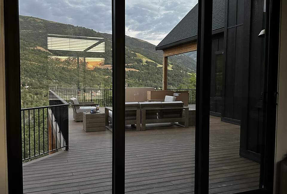 Lovely home overlooking the stunning Nordic Mountain Ski Resort - Eden, Utah