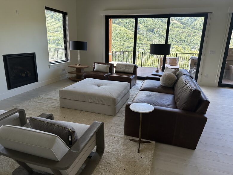 Lovely home overlooking the stunning Nordic Mountain Ski Resort - Eden, Utah