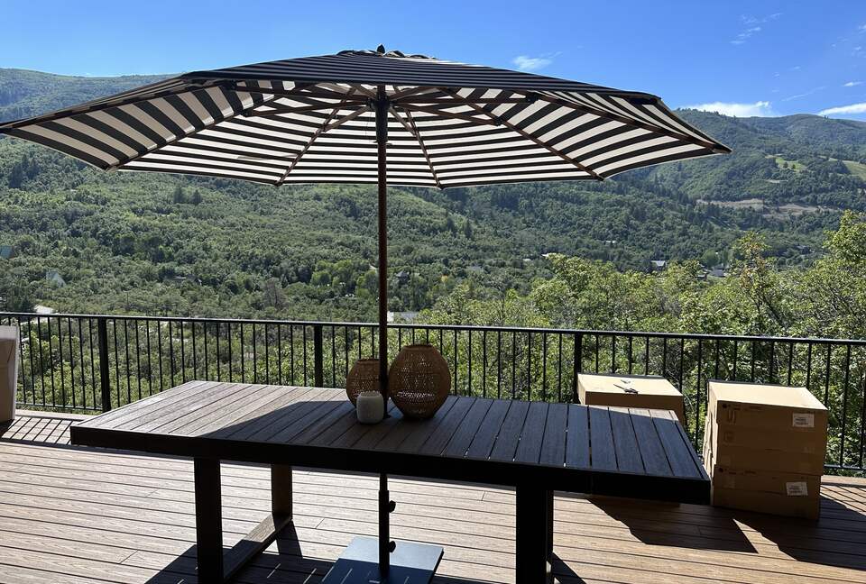 Lovely home overlooking the stunning Nordic Mountain Ski Resort - Eden, Utah