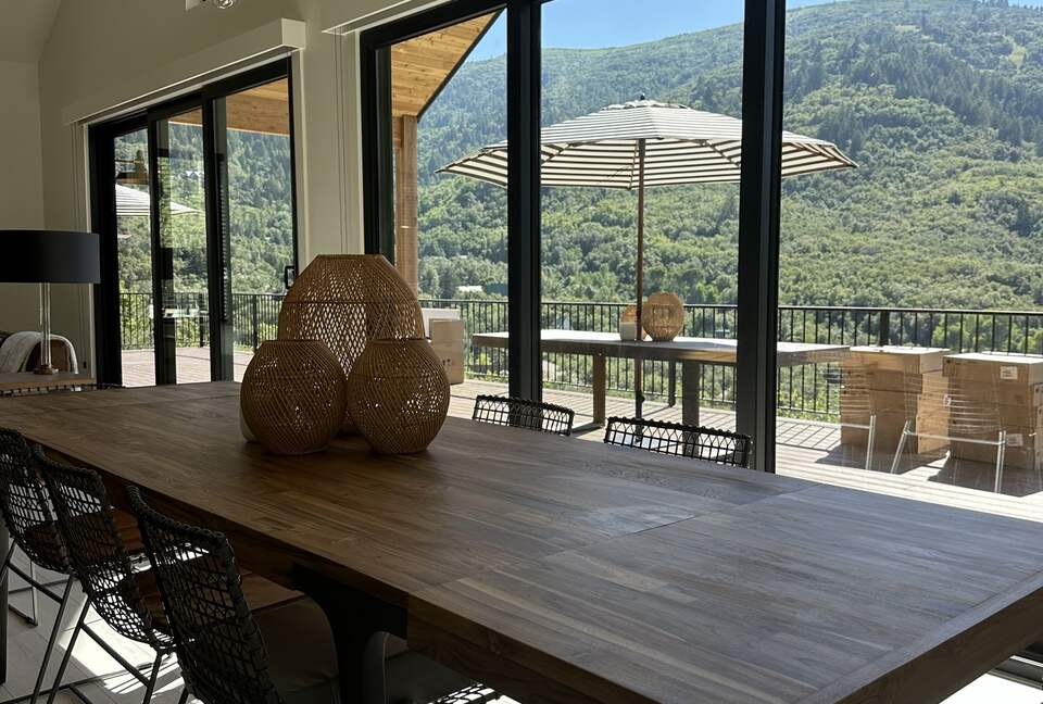 Lovely home overlooking the stunning Nordic Mountain Ski Resort - Eden, Utah