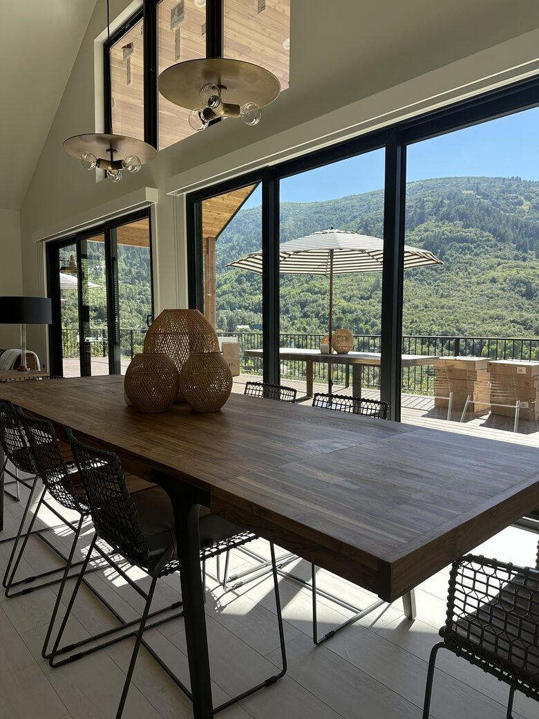Lovely home overlooking the stunning Nordic Mountain Ski Resort - Eden, Utah
